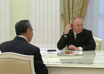 Putin takohet me kryediplomatin kinez në Moskë: Nivele të reja të tregtisë këtë vit