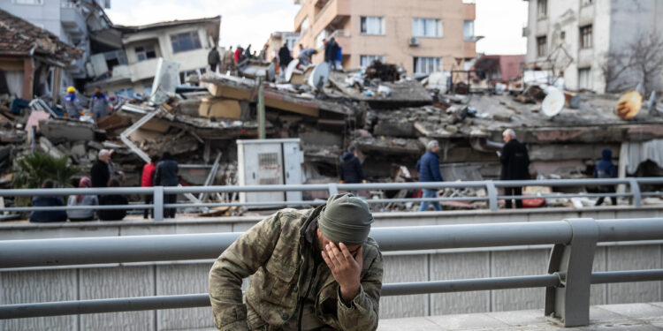 Bilanc tragjik, mbi 6,300 viktima nga tërmeti në Turqi e Siri, të paktën 30 mijë të plagosur