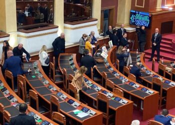 Mocioni për shkarkimin e Nikollës/ PS rrëzon kërkesën me 78 vota kundër, vetëm 3 deputetë pro