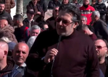 Pjesëmarrja e ulët në protestë/ Paloka: Çfarë prisni më që rrini në shtëpia, kafe? Ka bërë pak Rama?