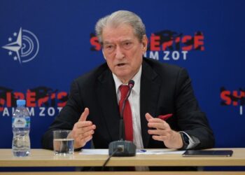 “Revolucion është term i lartë”/ Berisha: Më pyesin përse e them, por nuk ka zgjidhje tjetër kundër regjimit