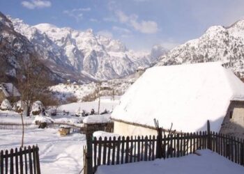 VIDEO: I mbuluar nga dëbora, temperaturat ekstreme në Theth arrijnë deri në -21 gradë