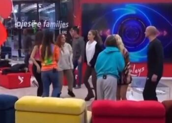 “Ndizet” atmosfera në BBV, Olta dhe Dea Michelle puthen në buzë teksa kërcejnë
