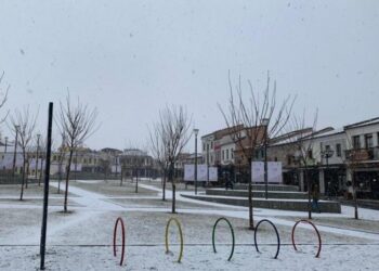 300 familje në zonat e thella të Korçës mbeten pa energji elekrike nga reshjet e dëborës