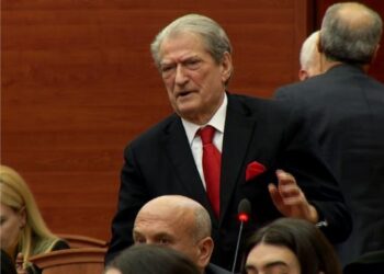 Berisha s’pendohet: Videot e mesazhet erotike nuk i publikoj, do i dërgoj te organet hetimore. Unë s’fyej dot një grua. Jam Sali Berisha unë…!