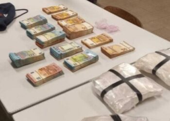 Pesë kilogram drogë dhe 75 mijë euro në furgon, arrestohen dy shqiptarë në Itali. ‘Hilja’ që provuan…!