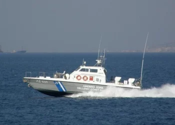 Mbytet anija me emigrantë në Greqi, humbin jetën 3 fëmijë e një grua