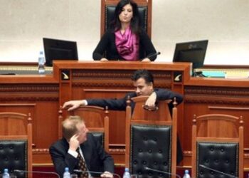 Si u hiqte Topalli dhe Berisha fjalën deputetëve të PS kur kërkonin kohë të barabartë me qeverinë