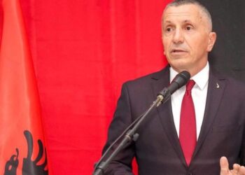 “Ruaj gjithmonë shpinën”/ Kërcënohet me jetë deputeti i njohur shqiptar. Ja mesazhi që iu dërgua