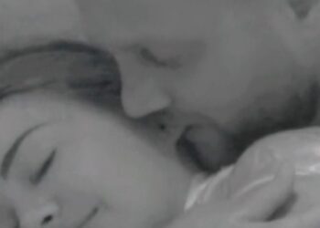 VIDEO/ Harruan që ka kamera! “Ndizet” keq situata, Kiara dhe Luizi në momente intime