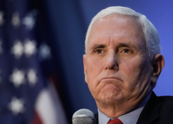 FBI mësyn banesën e Mike Pence në Indiana, agjentët kontrollojnë për dokumente të klasifikuara