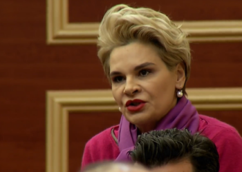 Kryemadhi ‘sfidon’ Nikollën: Rama dhjaks, i ka mbush brekët nga frika. Më përjashtoni po të doni