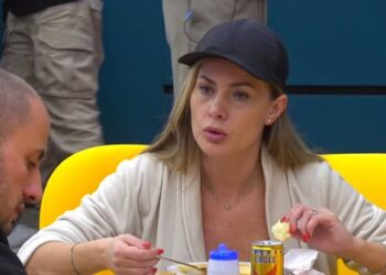 “Sa i shëmtuar je bërë”/ Plas sherri mes Oltës dhe Kristit: Mega e shëmtuar je bërë ti, jo unë