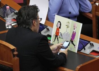 Deputetët e “Rithemelimit” sërish nën penalizim: Socialistët kërkesë për të përjashtuar Berishën dhe Flamur Nokën