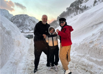 FOTO/ Me Lindën e Zahon në Malësi të Madhe, Rama ikën nga zhurma e ‘Tiranës politike’, poston foton mes borës