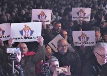 “Duam Rusinë, jo planin europian”, protesta të dhunshme në Serbi. Reagon ashpër Vuçiç