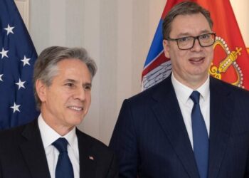 Blinken takon Vuçiçin në Berlin: Diskutuam rëndësinë e normalizimit të marrëdhënieve me Kosovën