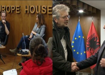 “Ditët e kujtesës”/ I biri i ish-kryeministrit komunist dhe nipi i një nazisti, në takim. I pranishëm, nipi i viktimës së Masakrës së Qafë Valmirit Mirditë