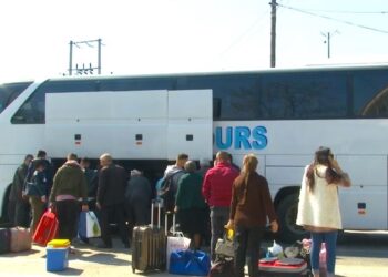 Bie ndjeshëm numri i shqiptarëve me lejeqëndrimi në Greqi