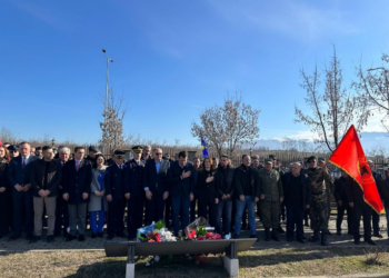 15-vjetori i Pavarësisë së Kosovës, Veliaj homazhe në Prizren: Kujtesa na motivon për të ecur përpara