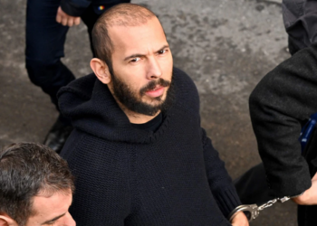 “Gjej vend dhe futu”/ Andrew Tate kërcënon gruan që e futi në burg, ja letra që i ka dërguar