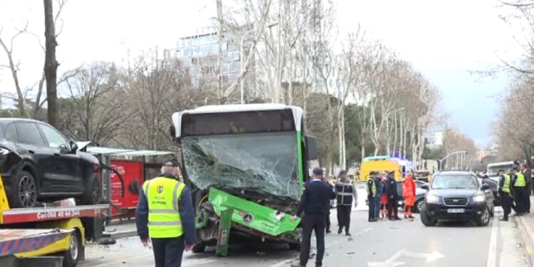 Nëntë të plagosur nga aksidenti te 'Tajvani', Policia: Shoferi i autobusit nuk ishte nën efektin e alkoolit