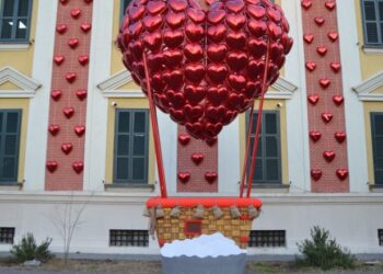 FOTO / Tirana zbukurohet për Shën Valentin, surpriza e Veliajt për të dashuruarit