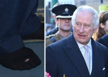 “Një prej nesh…”/ Mbreti Charles III futet në xhami, vëmendjen e merr çorapja e grisur!