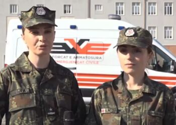 “Ishte drithëruese”/ Rrëfehen efektivët e ekipit të kërkim shpëtimit në Turqi: Pamë njerëz në shok, ndërtesa në tokë