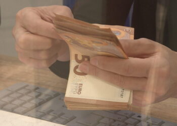 Euro vazhdon trajektoren rënëse, gjatë shkurtit zbret në 115.7 lekë