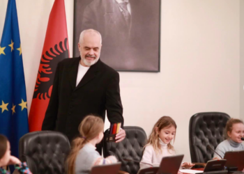 Rama pret në Kryeministri një grup fëmijësh: Delegacioni më i bukur që më kanë parë sytë