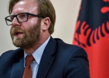 “Nesër do flas për inçizime e skandale”/ Përplasje në Vetëvendosje me Albin Kurtin, Haki Abazi: Urdhëroi shkarkimin tim