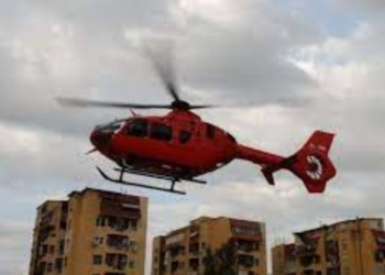 Dyshohet se u rrëzua aksidentalisht, niset me helikopter drejt spitalit të Tiranës 70-vjeçari