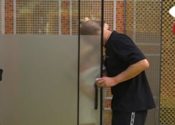 VIDEO/ Romancë e re brenda BBVIP: Keisi në dush, Kristi futet brenda dhe i dhuron puthje