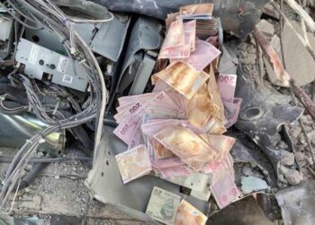 Zbulohet kasaforta e bankës nën rrënojat e tërmetit në Turqi, sasia e madhe e parave i përkiste një banke