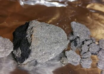 Ra në Itali ditën e Shën Valentinit/ Gjenden copat e meteorit te ballkoni i një banese (Foto)