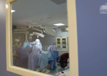 Mjekët bëjnë mrekullinë, shpëtohet nëna dhe foshnja në Tiranë