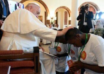 Tre muaj ferr/ Rrëfimi tronditës para Papa Françeskut: Më kanë përdhunuar dhe më detyruan të ha mish njeriu
