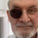 Gjashtë muaj pas sulmit me thikë, shkrimtari Salman Rushdie shfaqet në publik: Nuk jam edhe aq keq, por…