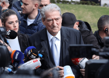 Gazetarja ‘zë ngushtë’ Berishën: Pyetet për Metën në SPAK, shmang komentin
