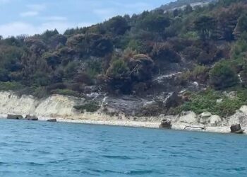 Peshkarexha mbytet në ishullin e Sazanit, anija e peshkimit u vjen në ndihmë