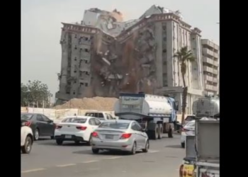 VIDEO/ Pallatet shemben si të jenë prej rëre, pamjet tragjike nga tërmeti në Turqi. Mbi 3600 njerëz kanë humbur jetën