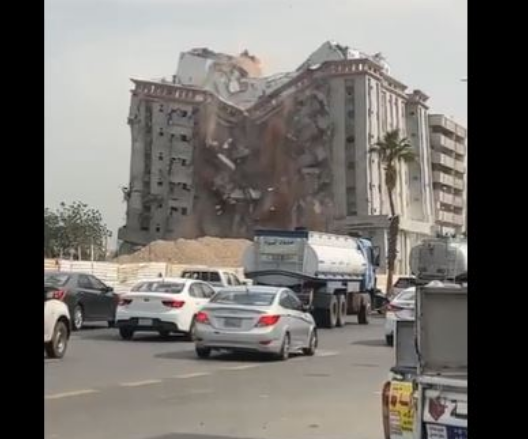 VIDEO/ Pallatet shemben si të jenë prej rëre, pamjet tragjike nga tërmeti në Turqi. Mbi 3600 njerëz kanë humbur jetën