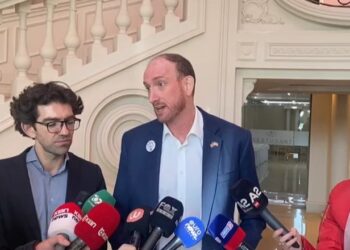 14 maji/ Ambasadori Smith: Kandidatët të jenë larg krimit e korrupsionit! Sanksione të reja për ata që minojnë demokracinë