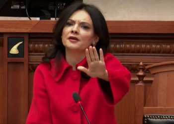 VIDEO/ Elisa Spiropali: Sali Lenini dhe Mul Trocki në revolucion permanent