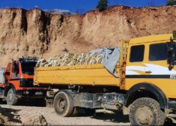 Nis hetimi ndaj 3 personave në Berat/ Transportonin pllaka dekorative në mënyrë të paligjshme nga mali i Tomorrit