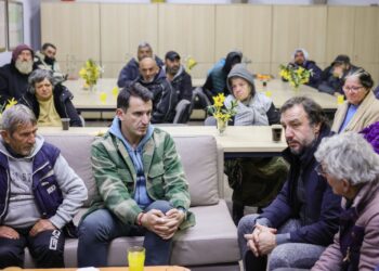 Temperaturat e ulëta, Veliaj viziton të pastrehët e sistemuar në qendrën “Strehëza”