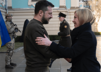 Meloni takon Zelenskin: Dorëzimi i Ukrainës nuk mund të sjellë paqe të vërtetë