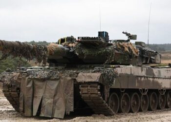 Gjermania dërgon ngarkesën e parë të tankeve “Leopard 2” në Ukrainë
