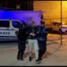 Po përgatitej për të kryer vrasje/ 23-vjeçari në Vlorë kapet me eksploziv me telekomandë, 2 uniforma policie dhe 3 armë zjarri